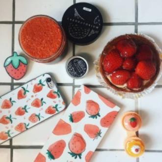 Чехлы для Айфонов Kawaii Factory с ягодными принтами и настоящими ягодами