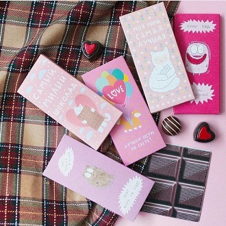 Шоколадки в оригинальной подарочной упаковке с милыми надписями