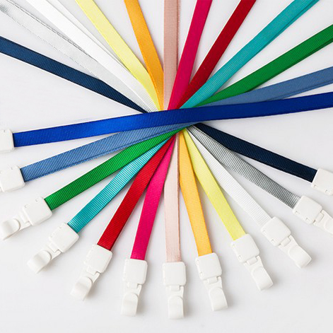 Шнурок для бейджей с пластиковым карабином (серый)