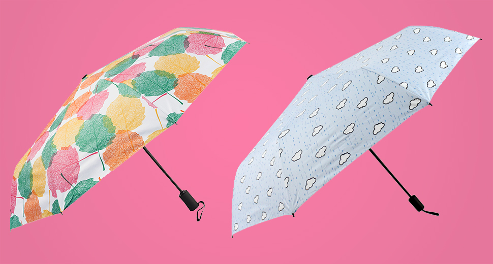 Два зонта на розовом фоне