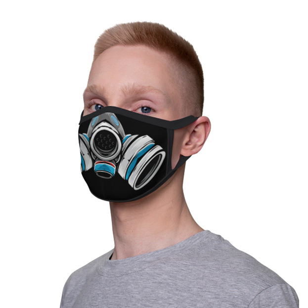 Молодой человек в двухслойной маске для лица черного цвета с оригинальным принтом от Kawaii Factory