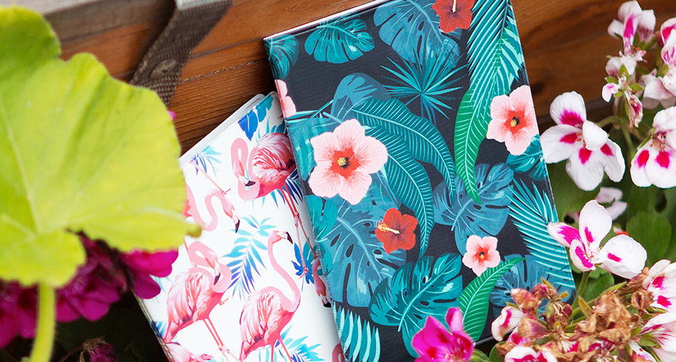 Две обложки для паспорта с цветами и фламинго