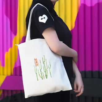 Хлопковая сумка-шоппер белого цвета с кактусами и котом