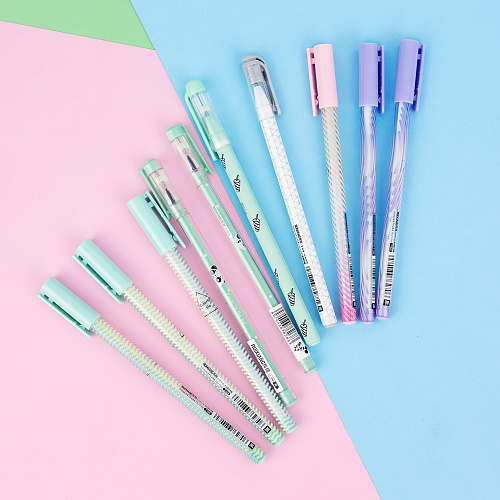 Набор из 10 ручек в ассортименте