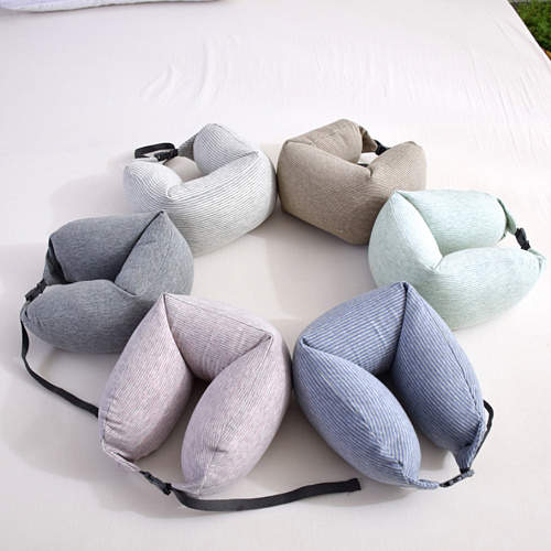 Подушка для путешествий с застежкой-карабином (голубая)