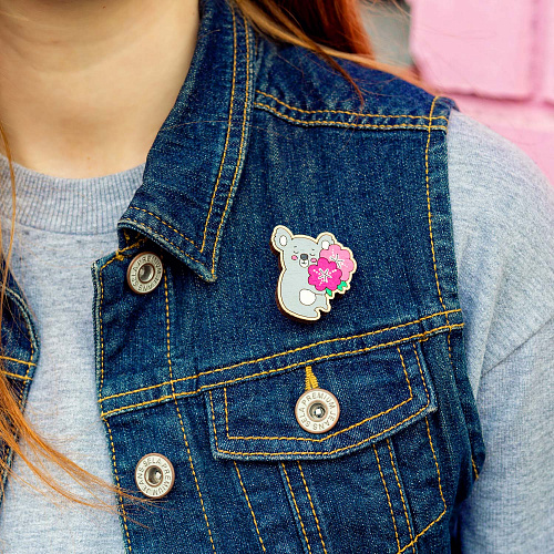 Значок "Коала и цветы"