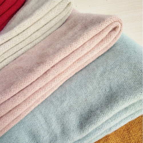 Шарф с ананасом голубой