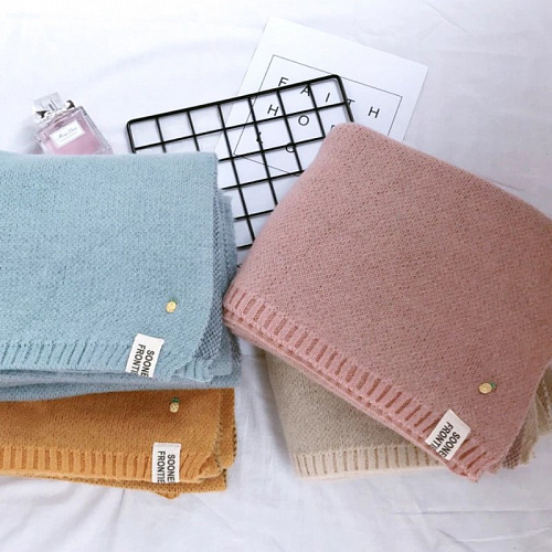 Шарф с ананасом розовый