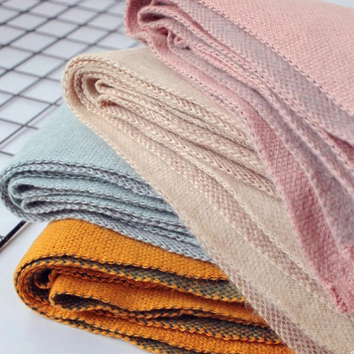 Шарф с ананасом розовый