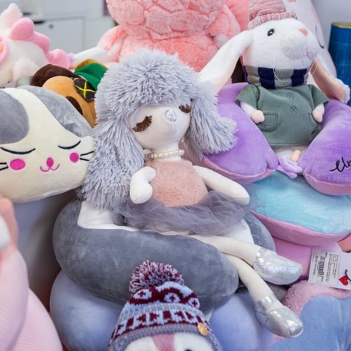 Игрушка-подушка "Собачка-красотка Белла" серая 42 см