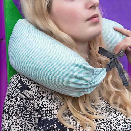 Подушка для путешествий с застежкой-карабином (голубая)