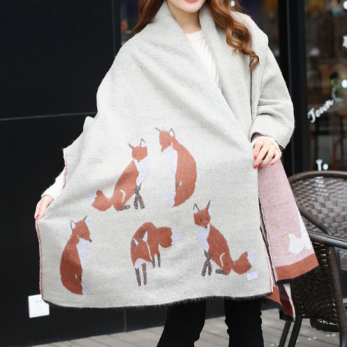 Шарф с лисами бежевый