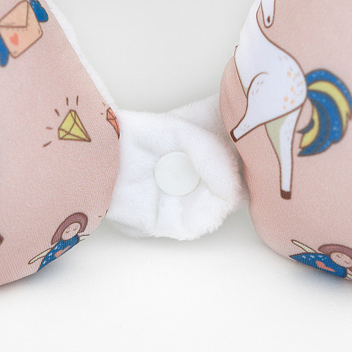 Подушка для путешествий "Единороги и радуги" (розовая)