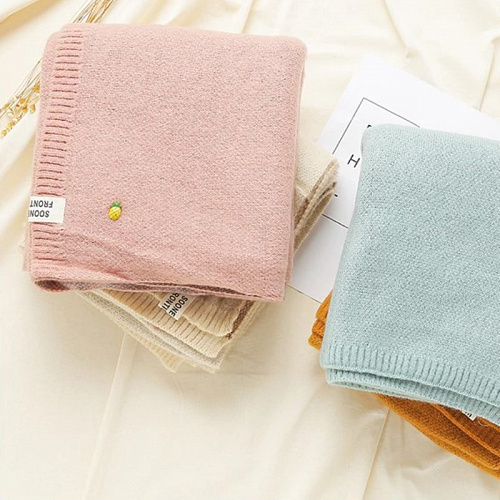 Шарф с ананасом розовый