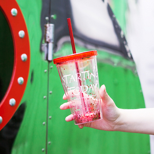 Стакан с крышкой и соломинкой (красный)