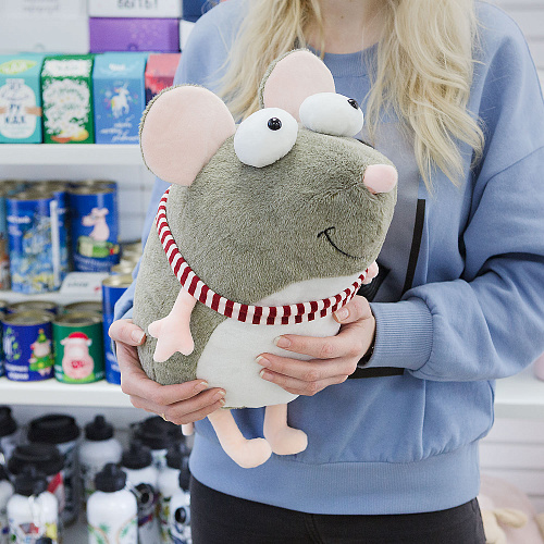 Игрушка-подушка "Крыса в шарфе" 35см