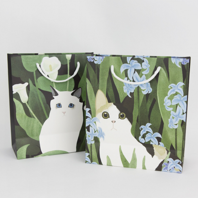 Подарочный пакет "Кот в зелени" (голубые цветы)